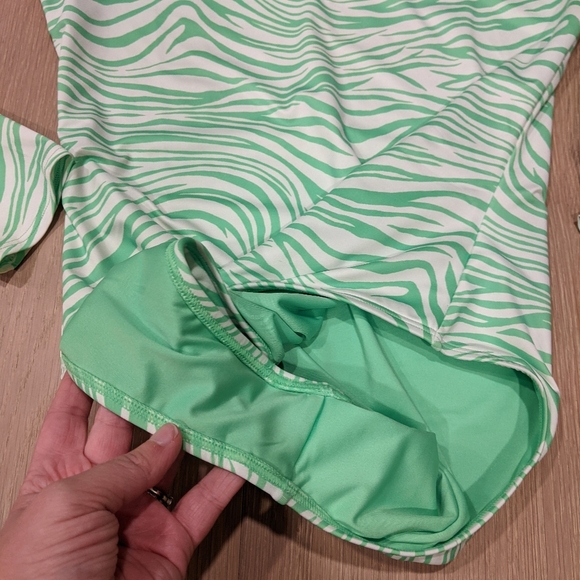 Billabong one piece swimsuit - Picture 4 of 11